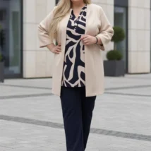 Żakiet damski Długi żakiet na podszewce, widok z przodu, otwarty krój, rękawy 3/4, gładki materiał.