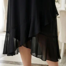 Sukienka asymetryczna na wesele plus size-czarna