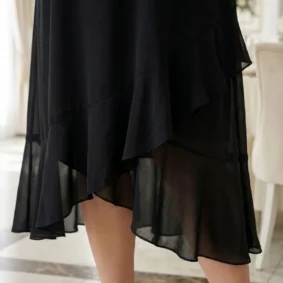 Sukienka asymetryczna na wesele plus size-czarna