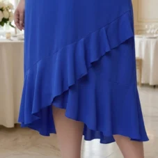 Sukienka asymetryczna na wesele plus size-chabrowa