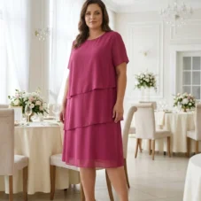 sukienka-szyfonowa-trzy-falbany-na-wesele-plus-size-amarantowa