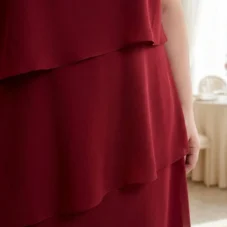 sukienka-szyfonowa-trzy-falbany-na-wesele-plus-size-bordo