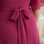 sukienka-rozkloszowana-maxi-z-paskiem-na-wesele-plus-size-fuksja