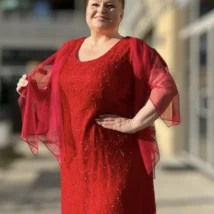 Okrycie wierzchnie damskie Narzuta, widok z przodu, prezentujący luźny krój i delikatny połysk materiału.