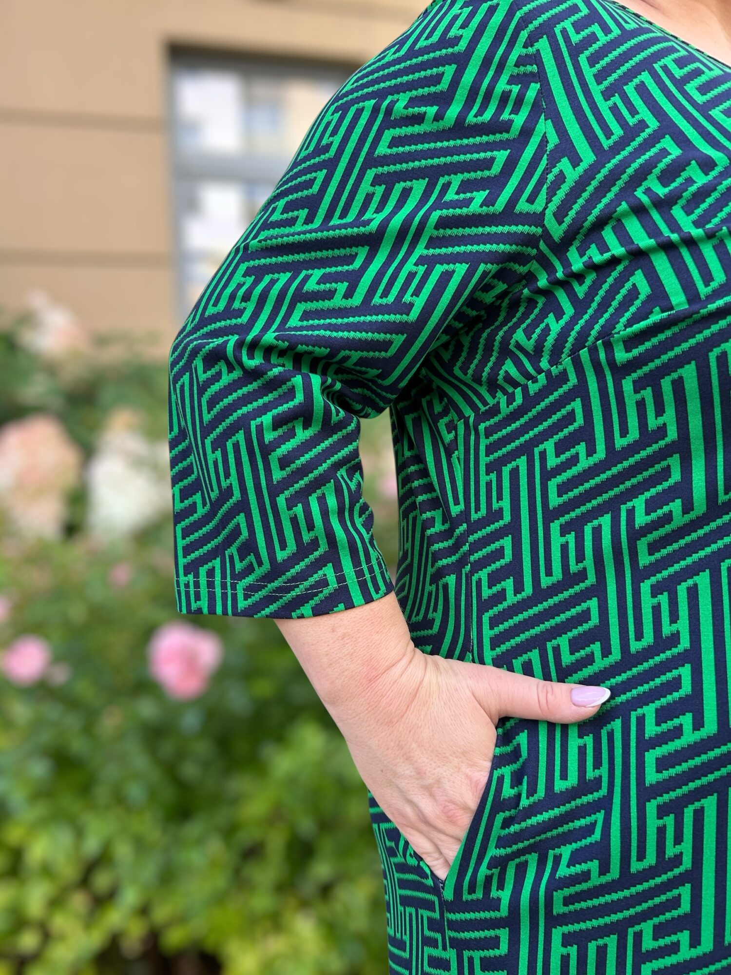 sukienka_plus_size_zielona_kieszenie_wyszczuplajaca_irma