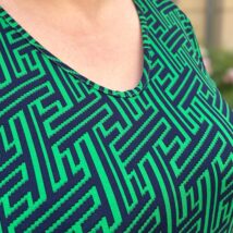 sukienka_plus_size_zielona_kieszenie_irma_we_wzory