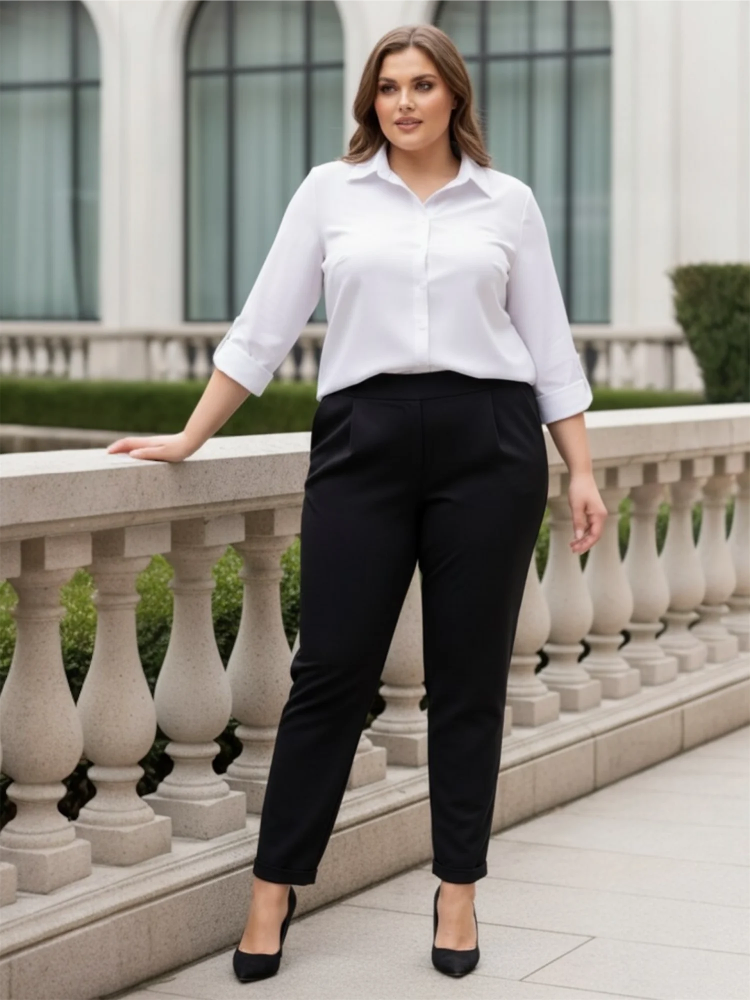 Spodnie Marta, ujęcie z przodu, prezentujące elegancki krój i gładką fakturę materiału.