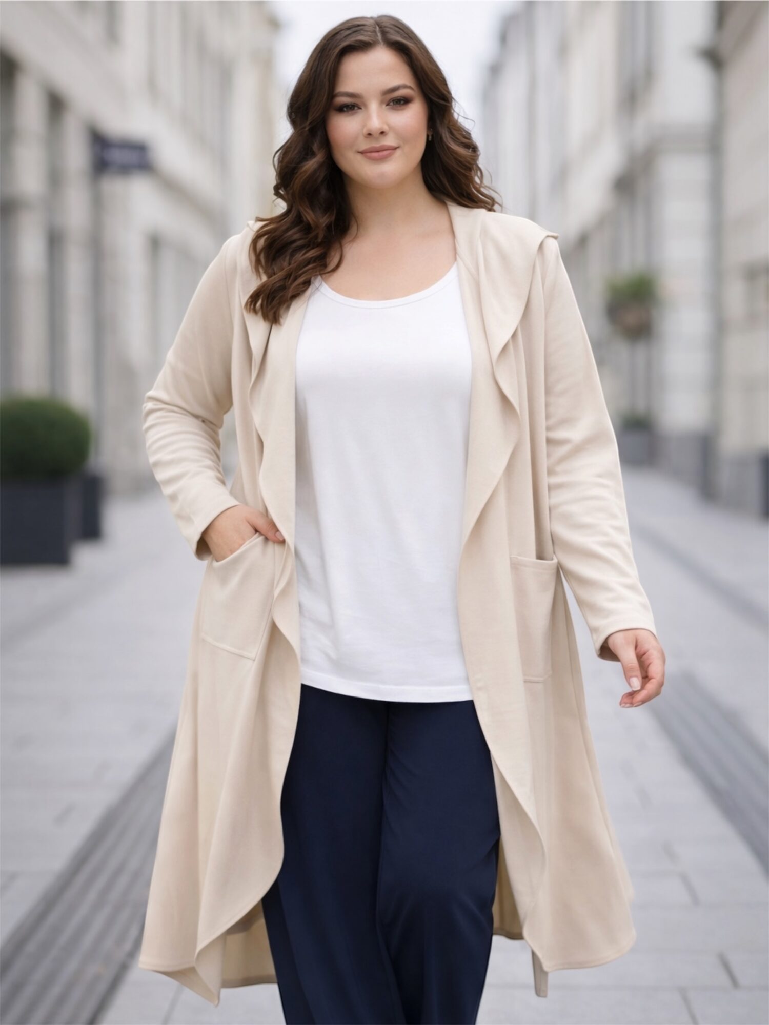 wdzianko_z_kapturem_bezowe_duze_rozmiary