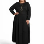 Sukienka Karola, elegancka sukienka damska, widok z przodu, prezentująca długie rękawy i rozkloszowany dół.