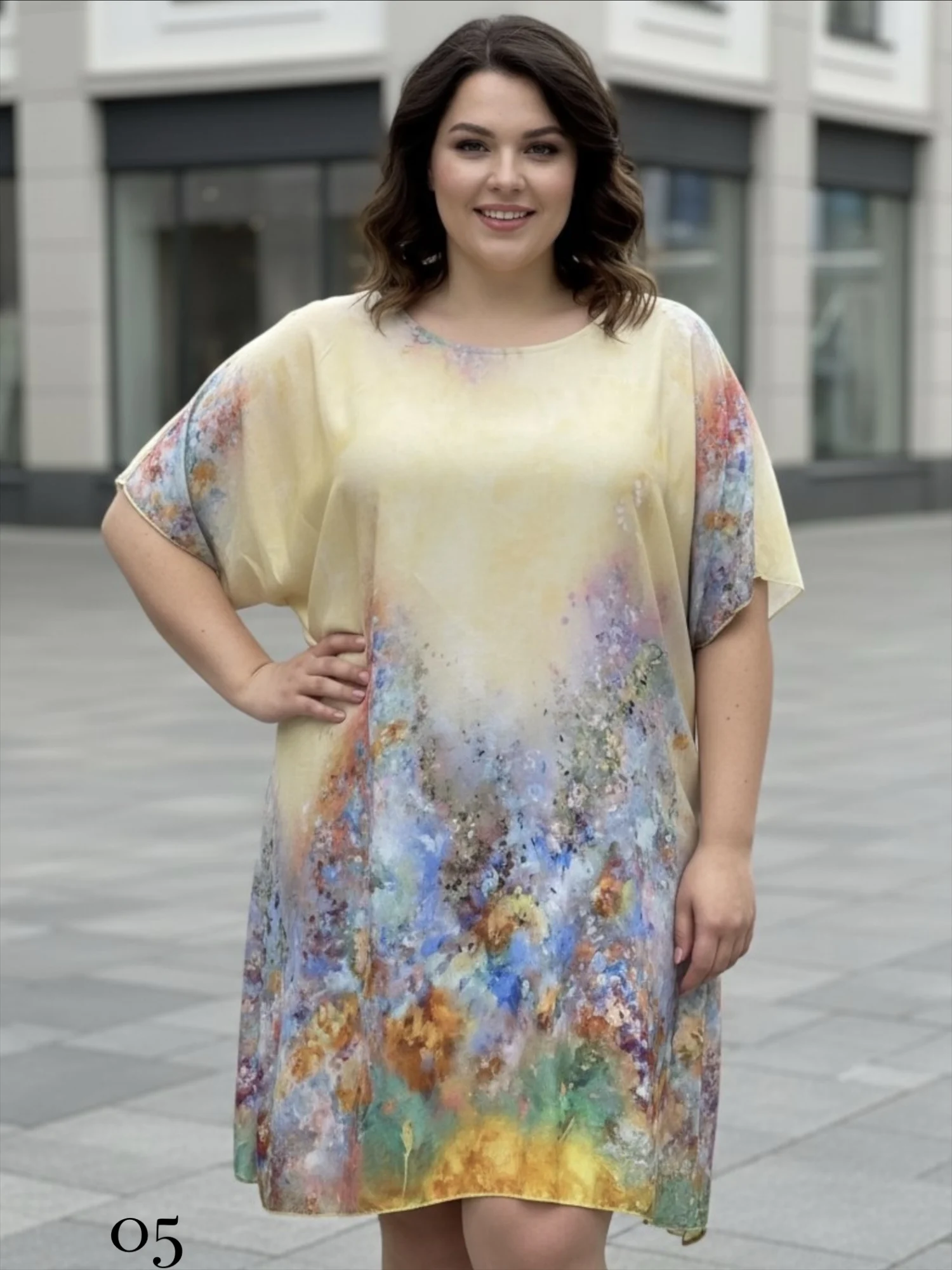 sukienka-prosta-midi-z-nadrukiem-xxl-żółta