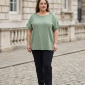 bluzka-oversize-z-azurowym-tylem-gladka-plus-size-oliwkowa