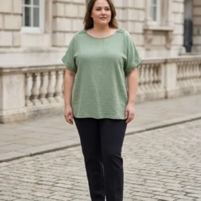 bluzka-oversize-z-azurowym-tylem-gladka-plus-size-oliwkowa