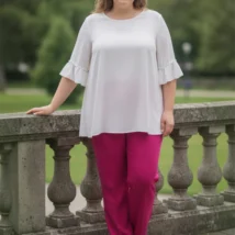 Bluzka Kinga, pełna sylwetka z przodu, eksponująca trapezowy fason i długość do bioder.