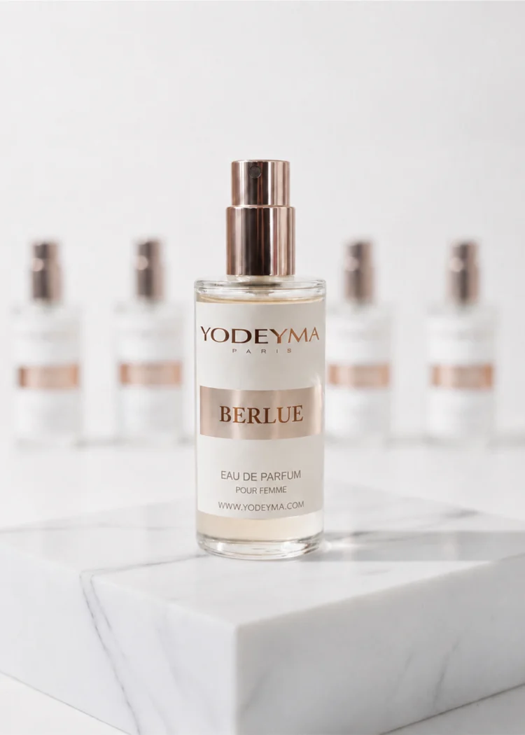 Perfumy Yodeyma Berlue, butelka widziana z przodu, z wyraźną etykietą i miedzianą nakrętką.