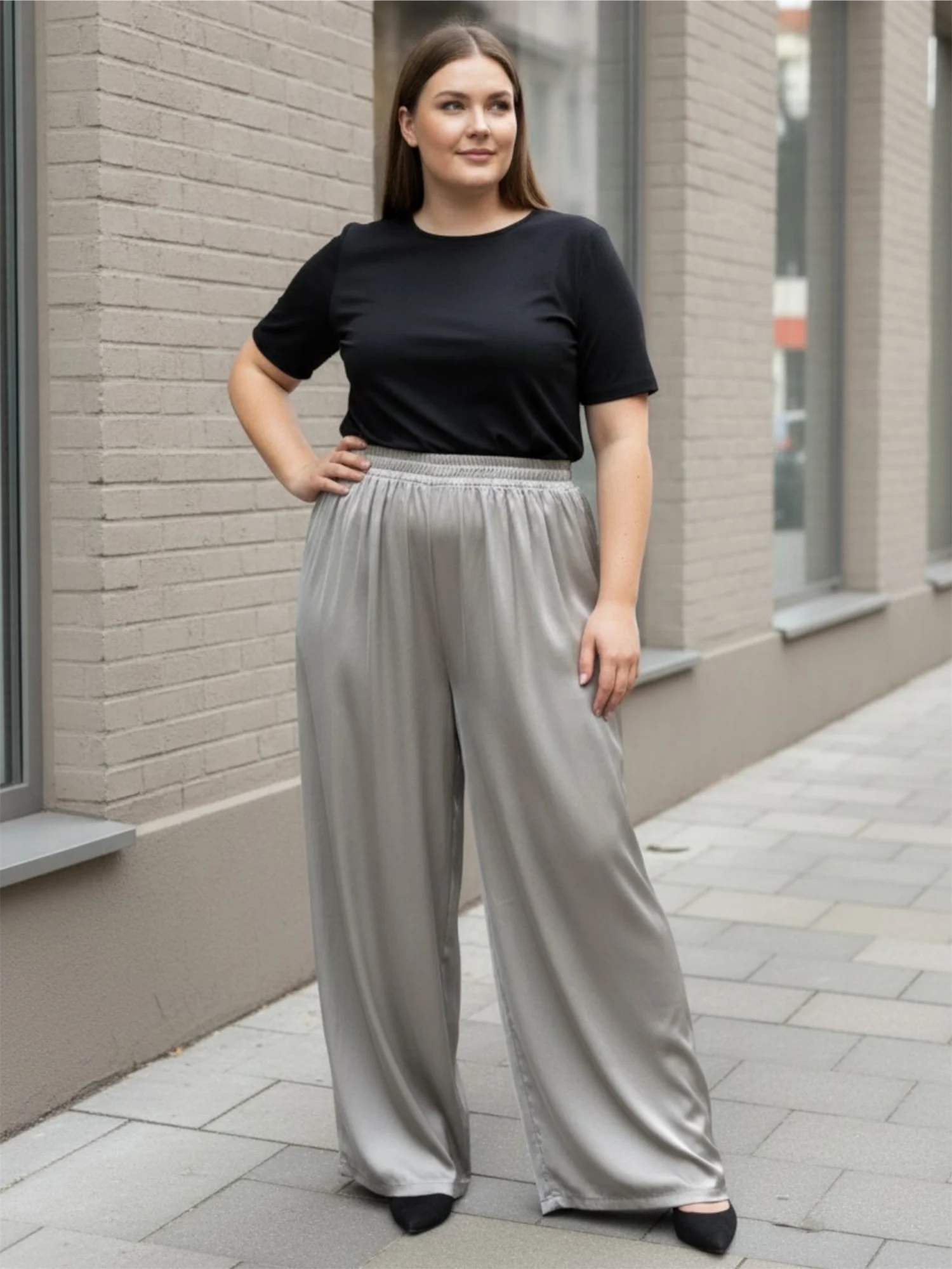 Spodnie damskie Ewelina, ujęcie z przodu, prezentujące elegancki charakter szerokich nogawek.