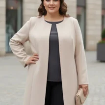 Marynarka Marzena: ujęcie frontalne, ukazujące elegancki krój i uniwersalność stylizacji.