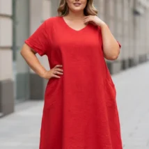 Sukienka damska Zena, front, ukazująca swobodny układ materiału i krótkie rękawy.