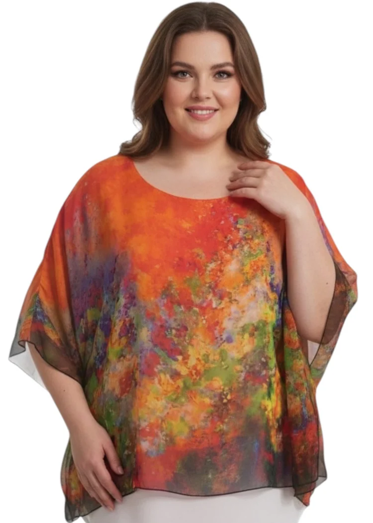 Bluzka Martyna: Bluzka z przodu, eksponująca szerokie rękawy typu kimono i dynamiczny wzór.