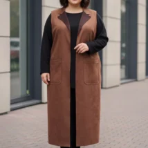 Kamizelka damska Ofelia: front kamizelki w brązowym kolorze, ukazujący otwarte klapy i swobodny układ