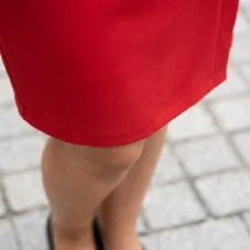 sukienka-z-dekoltem-zakladanym-i-ozdobna-kokardka-na-linii-talii